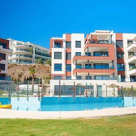 Lovely Modern In Middel Views 푸엔히롤라