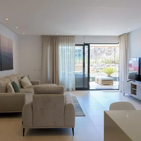 Lovely Modern In Middel Views 아파트 *